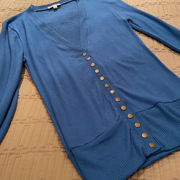 Zenana Outfitters Sweaters - Zenana sweater, cardigan, sky blue, brass snaps, M